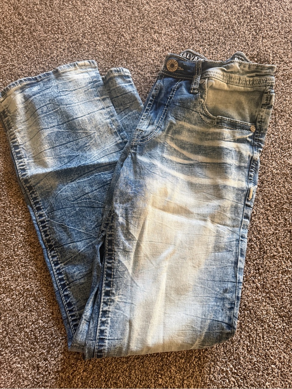 Buckle Men’s Relaxed Jeans in Light and Medium Blue Fade